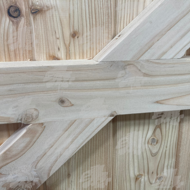 Pair of British Douglas Fir Flat Top Closeboard Driveway Gates