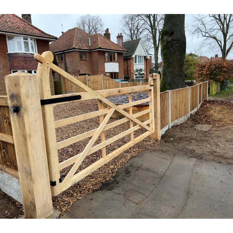 Solid European Oak Curved Heel (Ranch) Gate