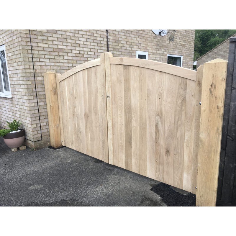 European Oak Curved Top Closeboard Driveway Gates