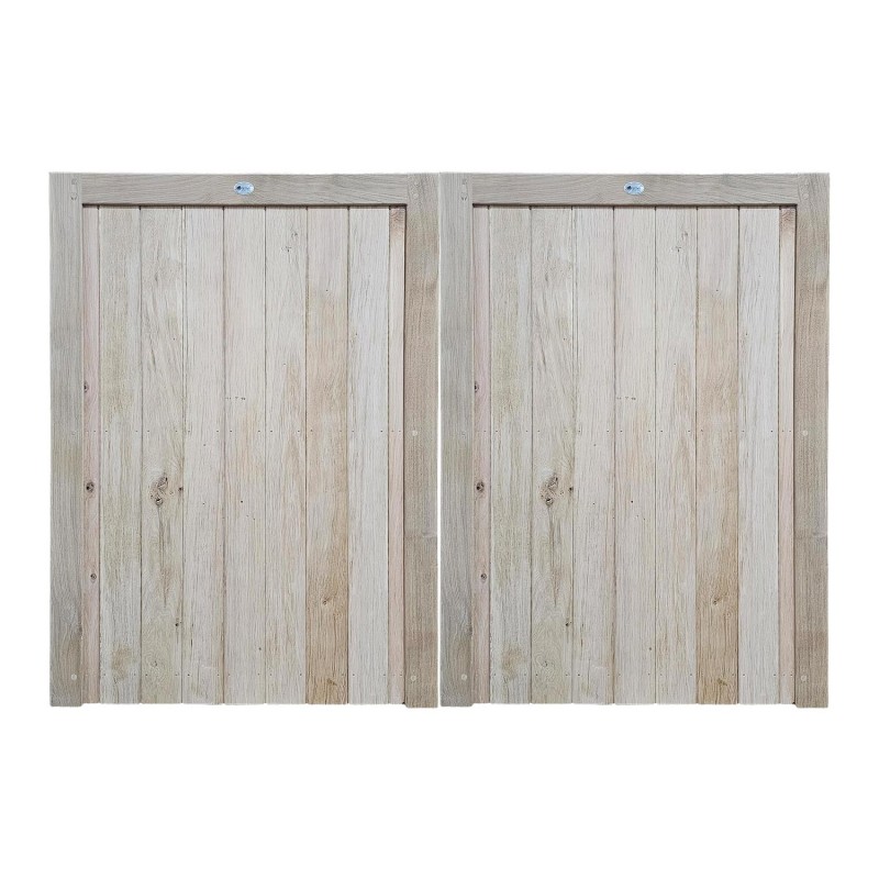 Pair of European Oak Flat Top Closeboard Driveway Gates