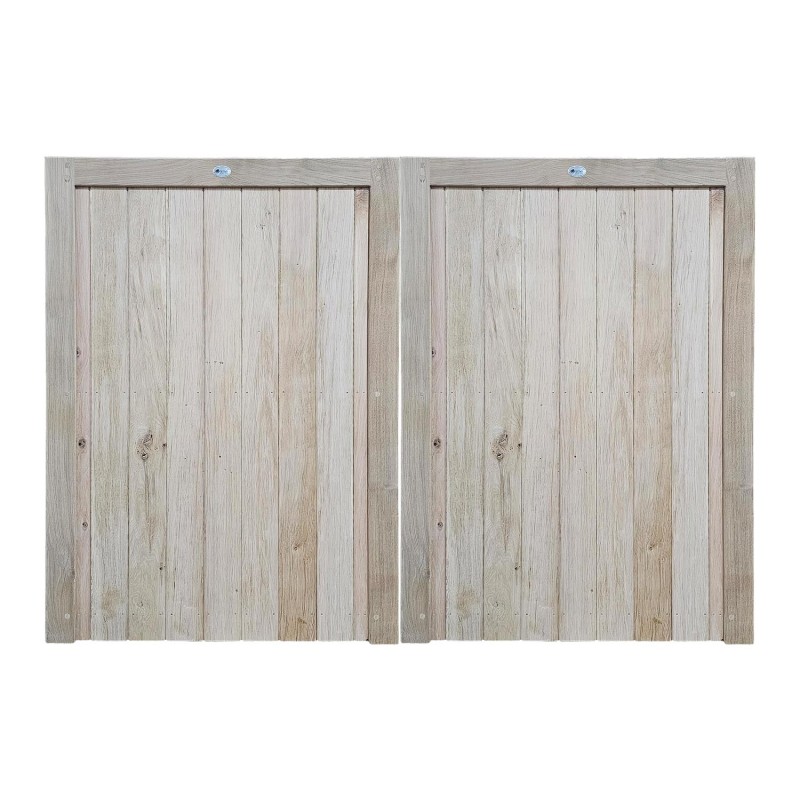 Pair of Oak Flat Top Closeboard Driveway Gates