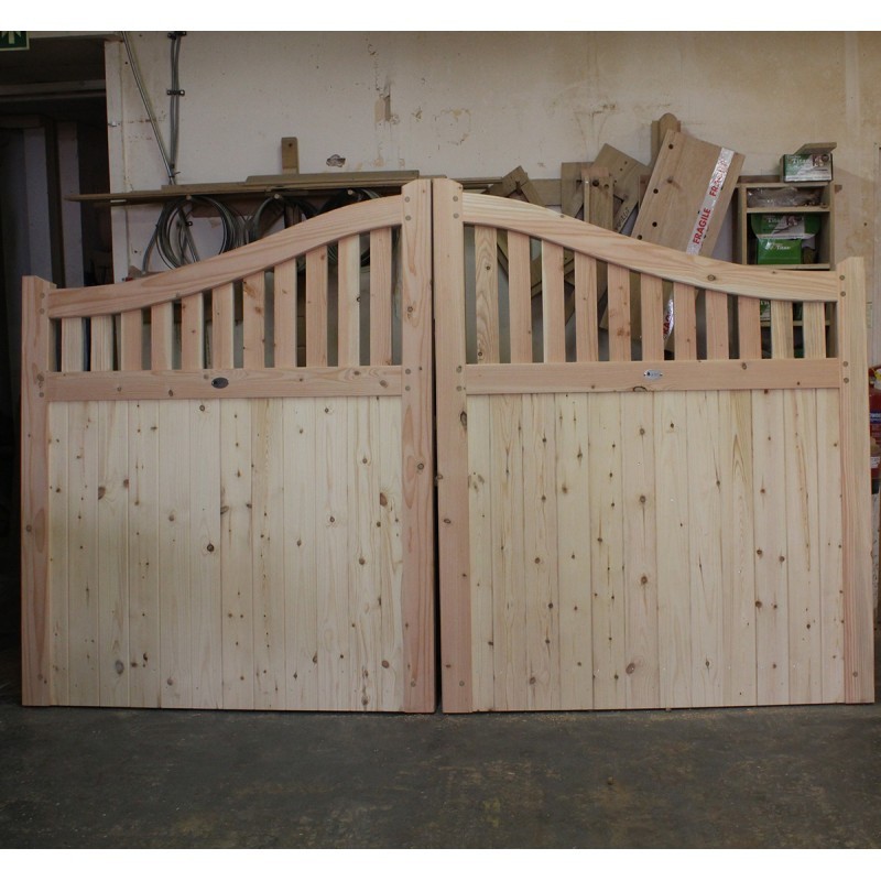 Single British Larch/Douglas Fir Swan Neck Closed Board Driveway Gate