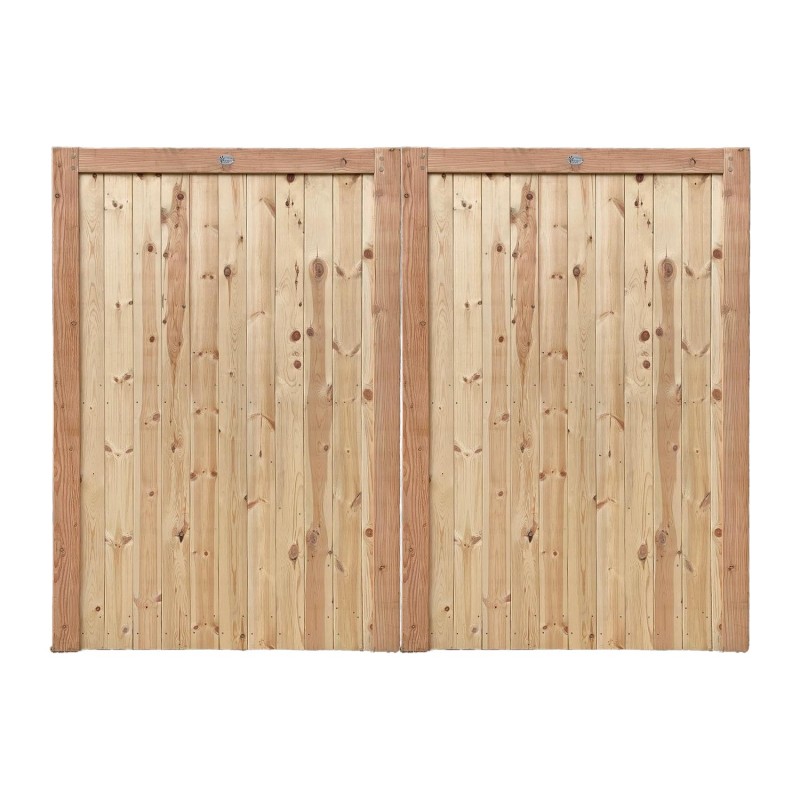 Pair of British Douglas Fir Flat Top Closeboard Driveway Gates