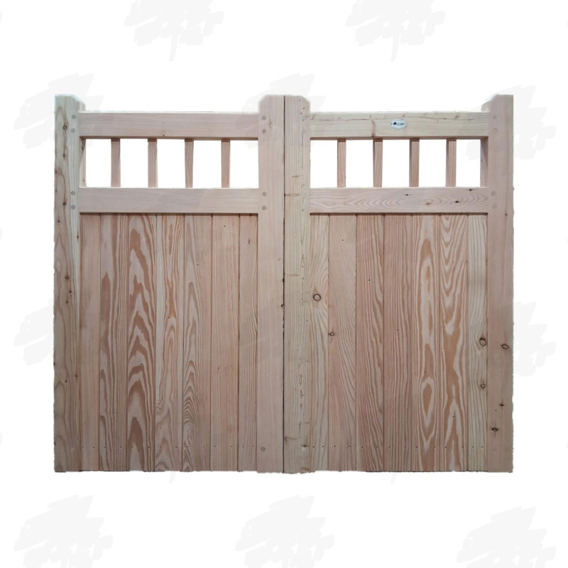 Pair of British Douglas Fir Flat Top Cottage Style Driveway Gates