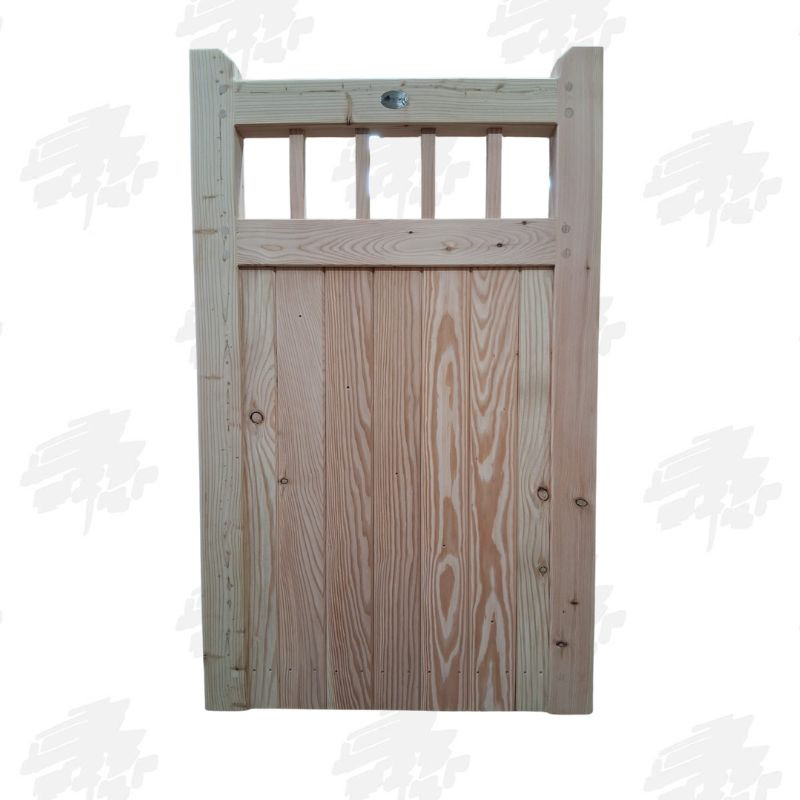 Pair of European Oak Flat Top Cottage Style Driveway Gates