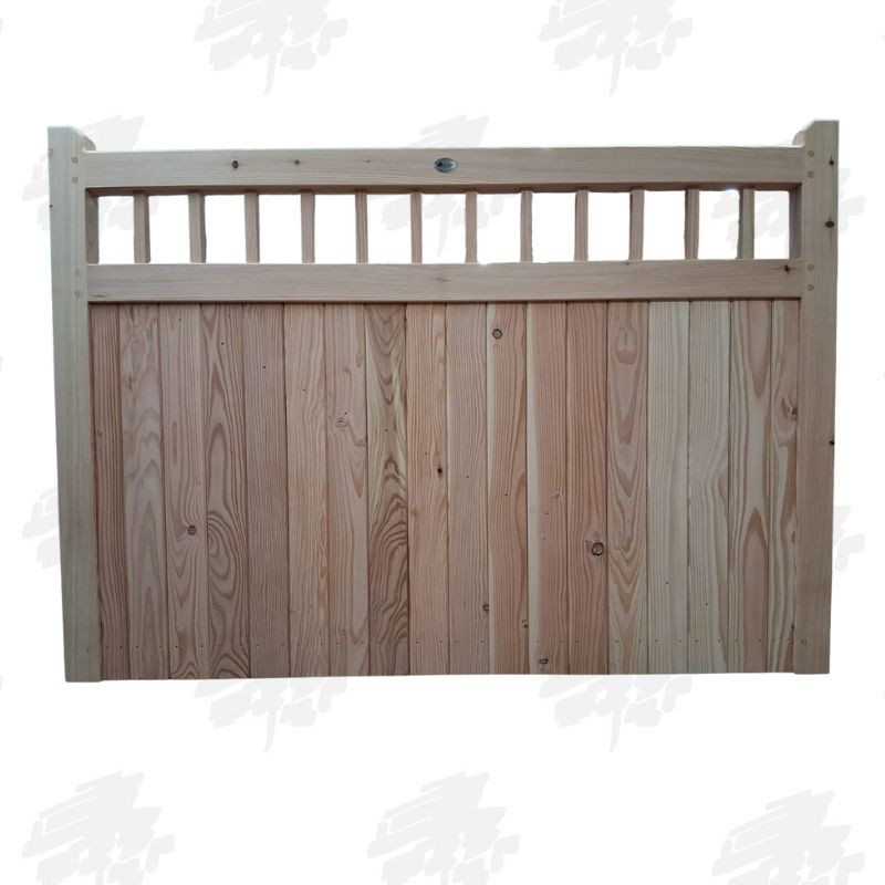 Pair of European Oak Flat Top Cottage Style Driveway Gates