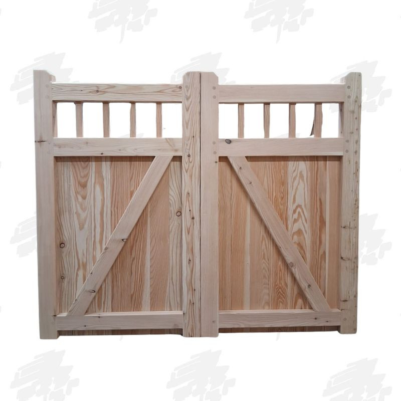 Pair of European Oak Flat Top Cottage Style Driveway Gates