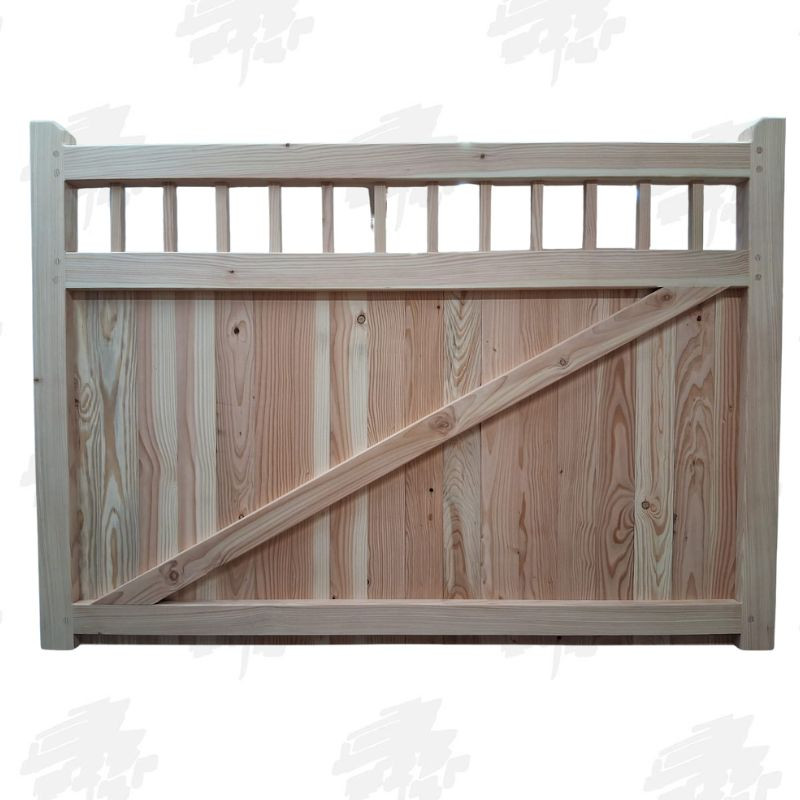Pair of European Oak Flat Top Cottage Style Driveway Gates