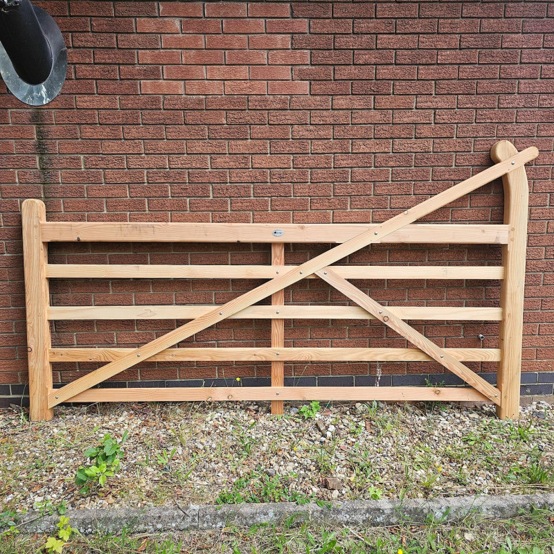 British Douglas Fir Curved Heel (Ranch) & 5 Bar Gate Combo