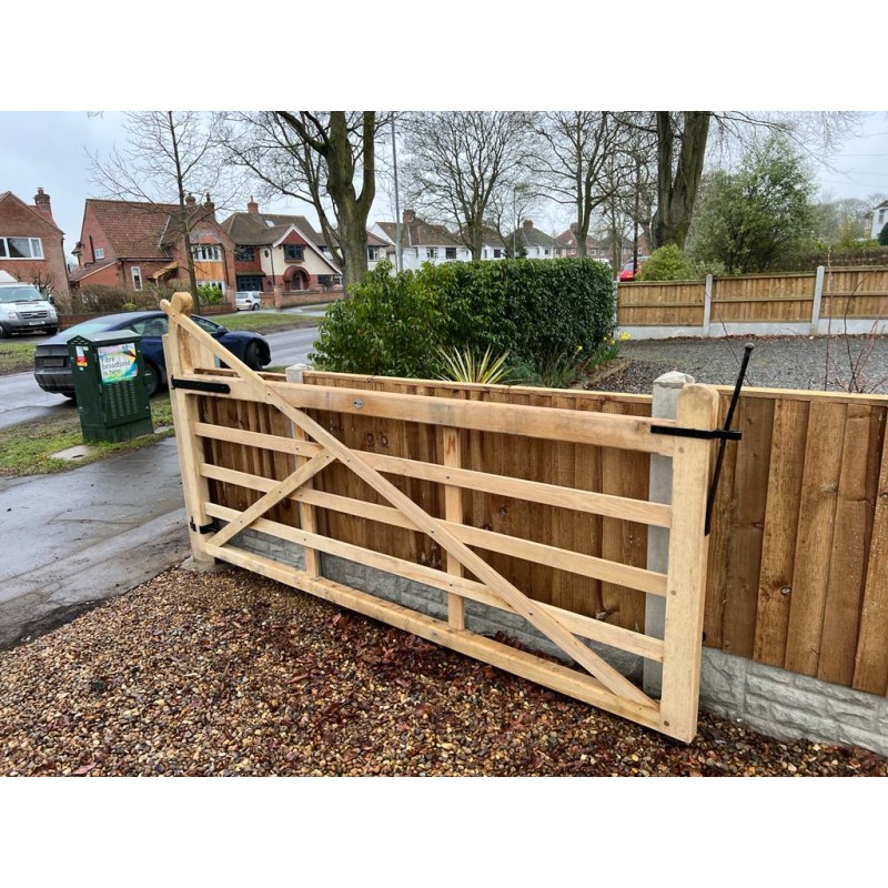 European Oak Curved Heel (Ranch Style) Gate Combo