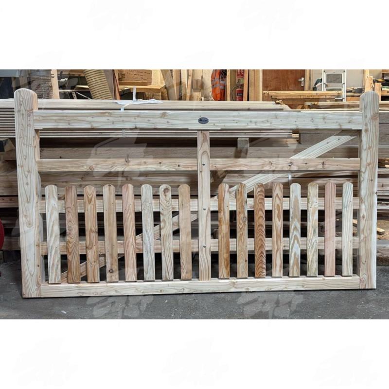 European Oak Half Paled 5 Bar Gate & Pedestrian Combo | Buy Online from the Experts at UK Timber