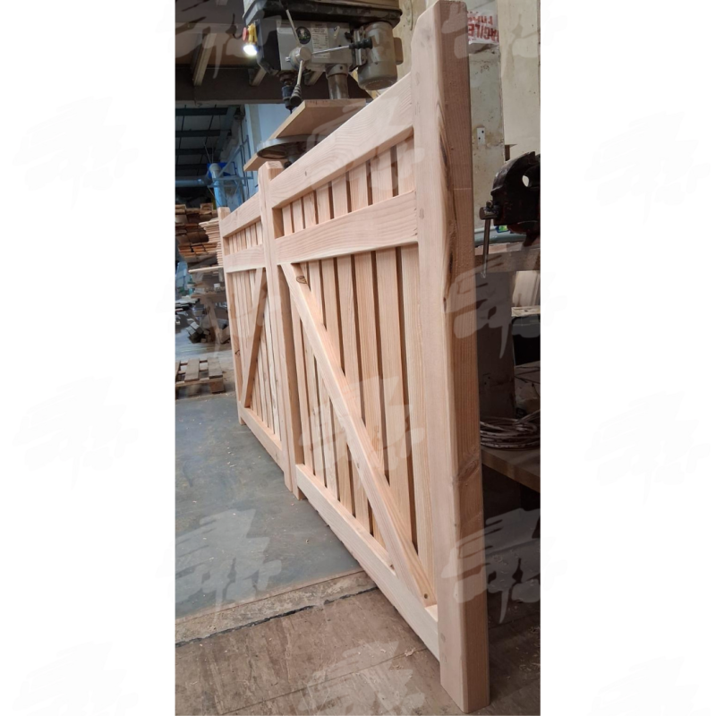 Pair of British Douglas Fir Flat Top Palisade Driveway Gates | Buy Online from the Experts at UK Timber