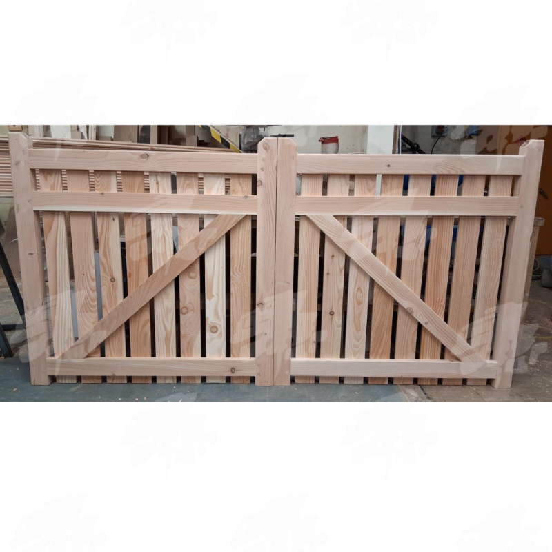 Pair of British Douglas Fir Flat Top Palisade Driveway Gates | Buy Online from the Experts at UK Timber